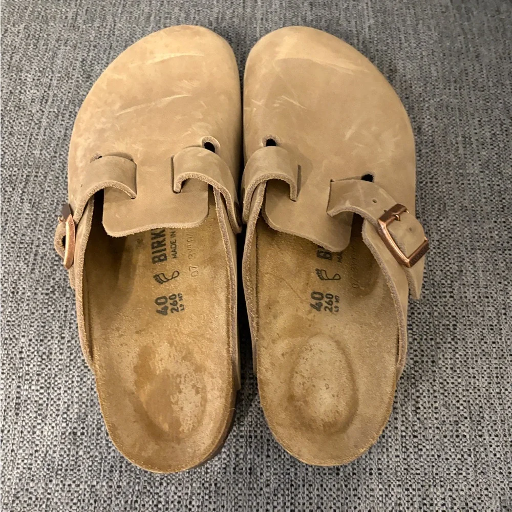 Birkenstock Women's Beige Suede Clogs - Picture 2 of 4